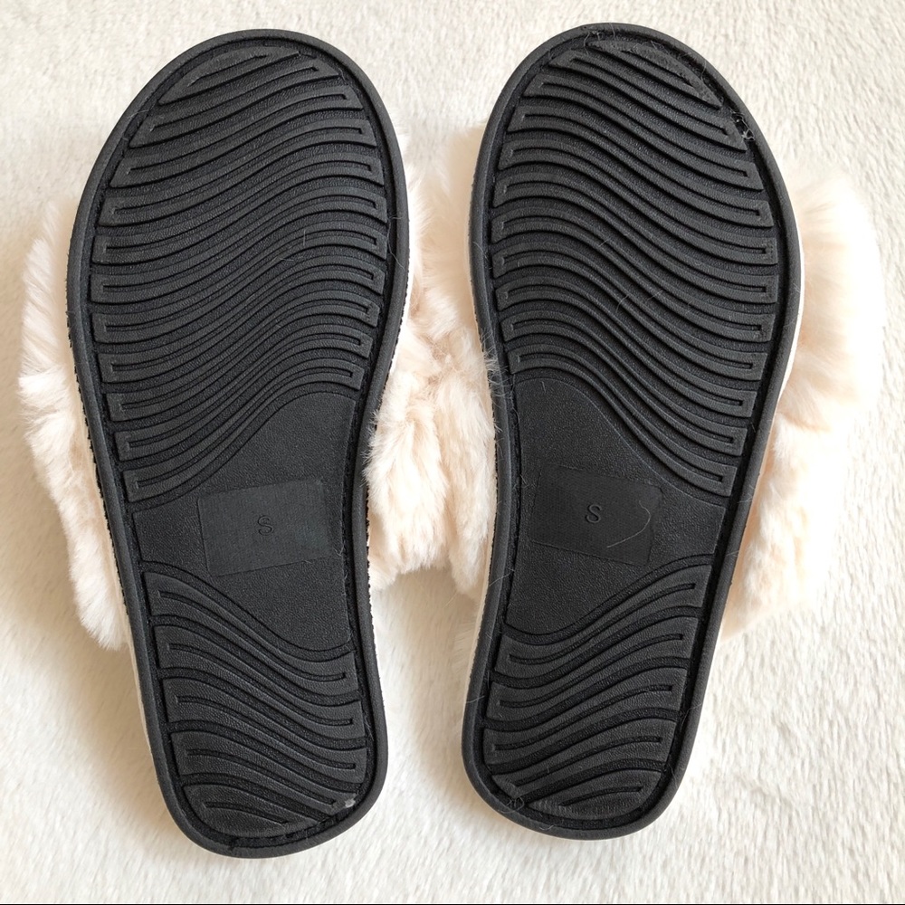 FamiPort White Cross Band Fluffy House Slippers S - Picture 8 of 12
